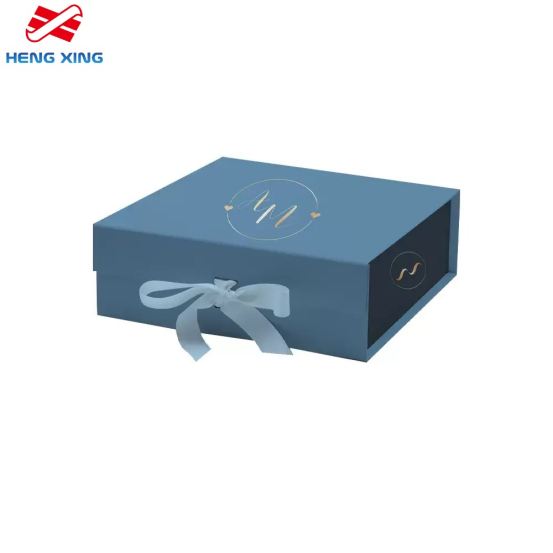 자석 뚜껑이 있는 선물 상자