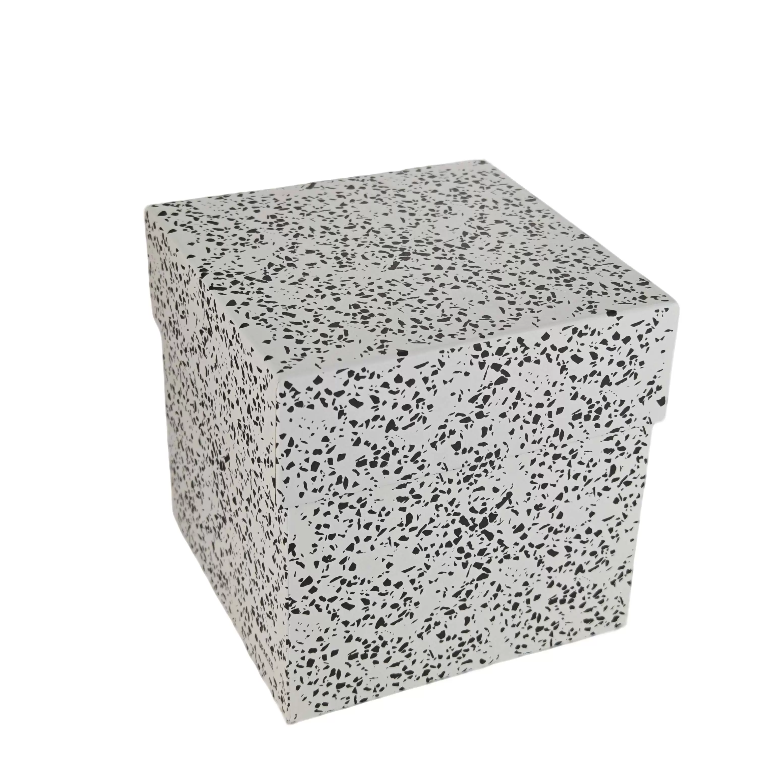 두 조각으로 된 골판지 상자 두 조각으로 된 골판지 상자